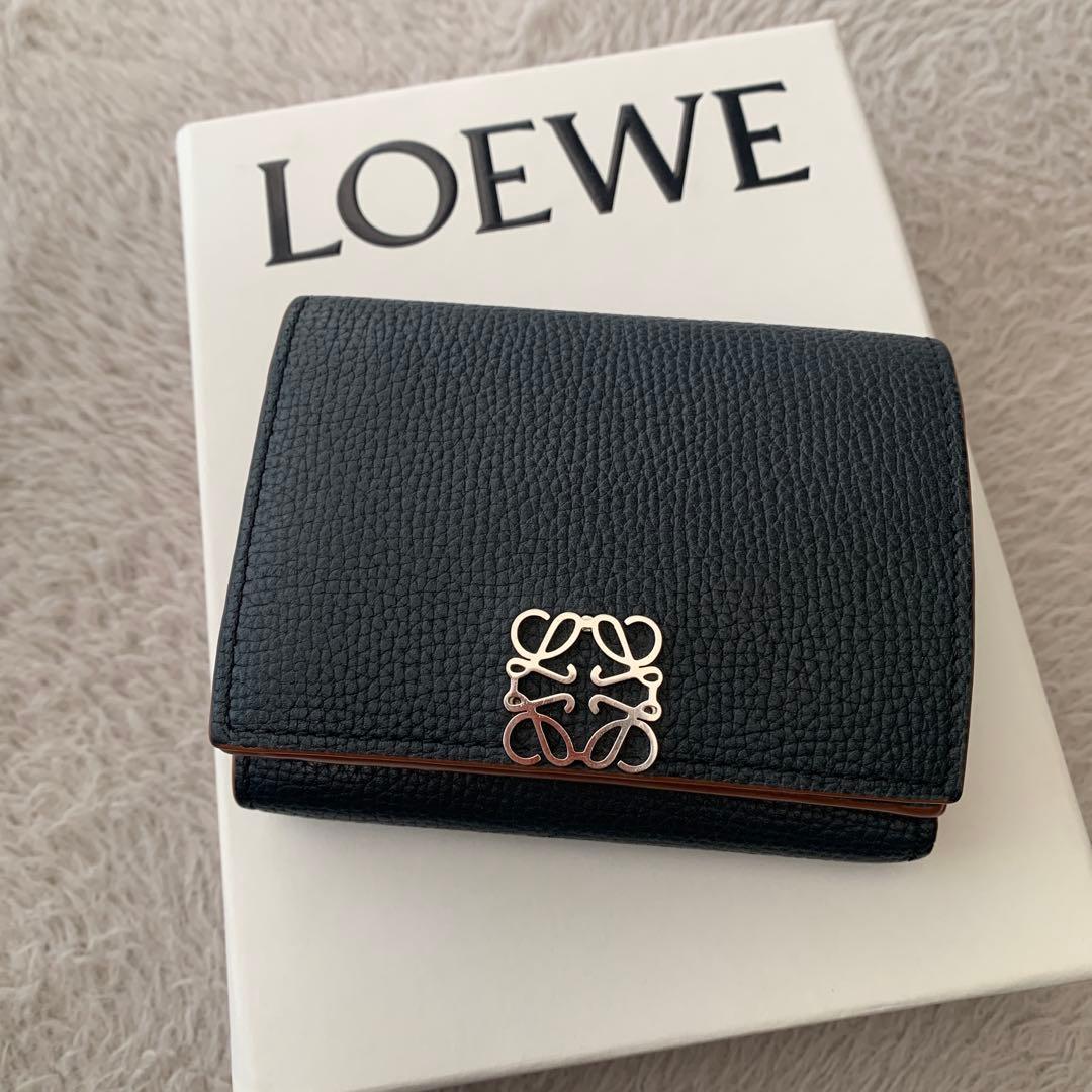 極美品 LOEWE ロエベ 三つ折り財布 ブラック レザー 人気モデル LOEWE