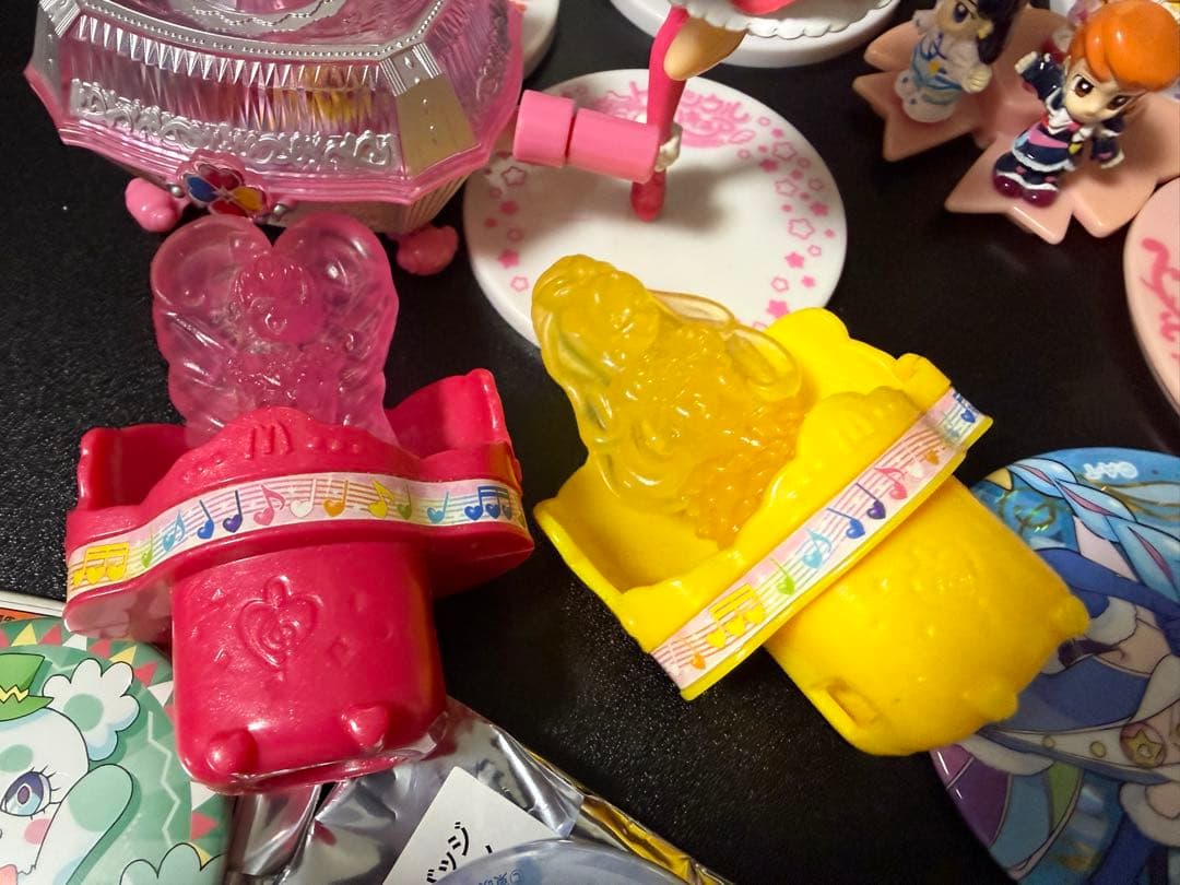 プリキュア グッズセット 大量 フィギュア 色紙 バッジ キーホルダー