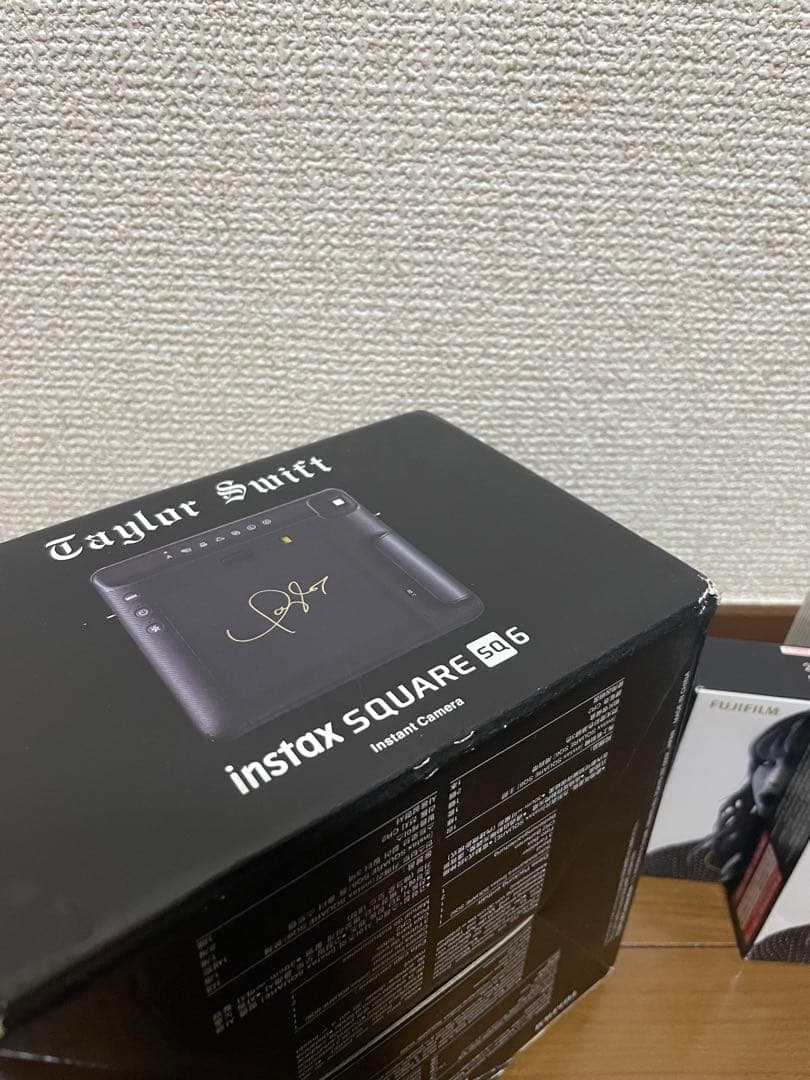 新品：本体カバー，フィルム付き】Taylorデザインinstax SQUARE