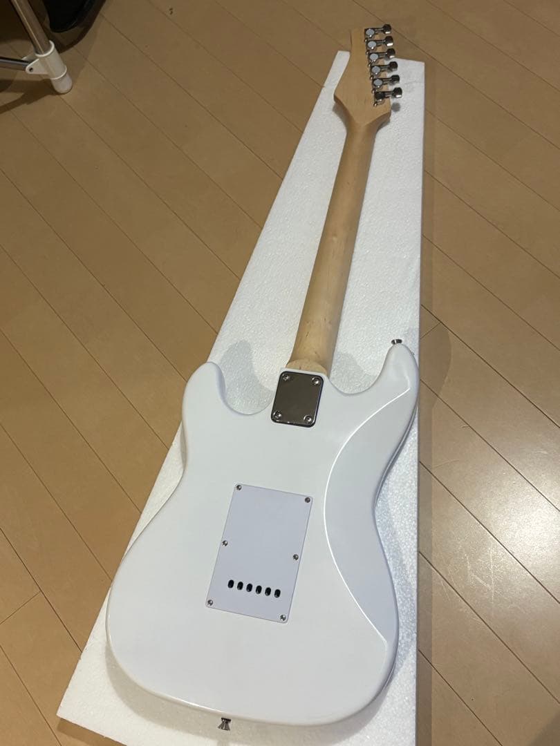 かわいい人気カラー エレキギター ストラトキャスター ノーブランド