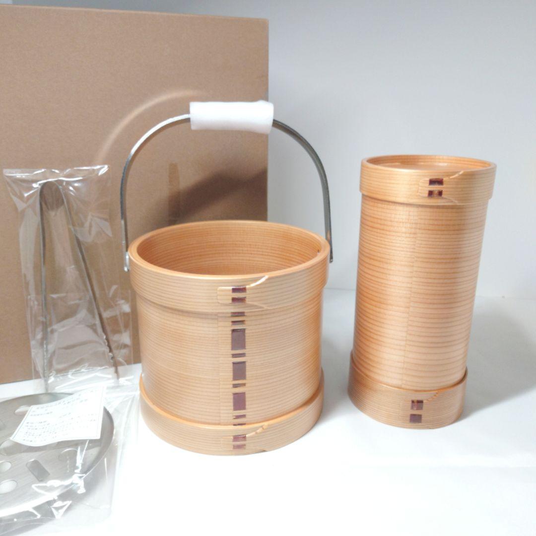 糸魚川産 翡翠原石 （2kg超）台座付