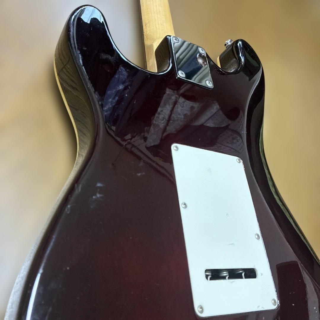 《メイビス》エレキギター　ピック入り付き　動作確認済み