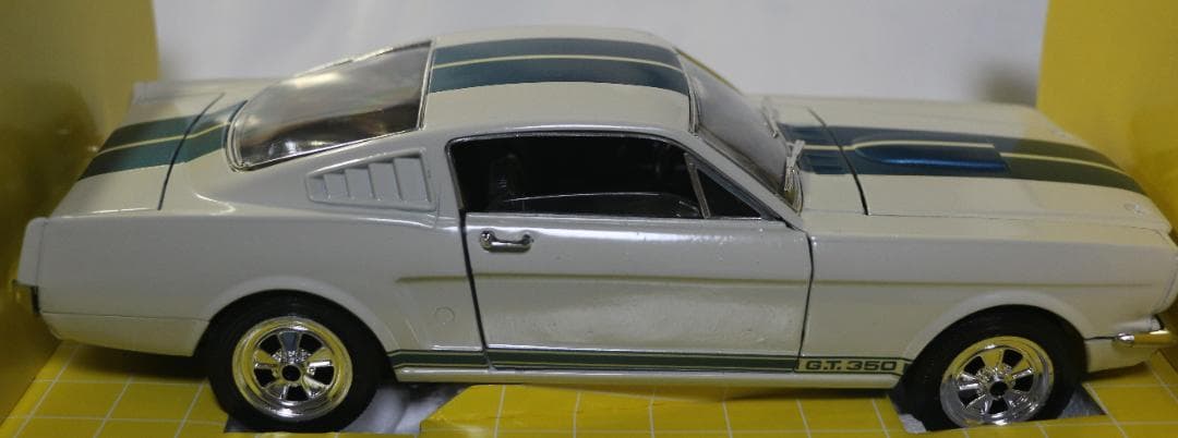 貴重　JOUEFエボリューション製 フォード・ムスタング　白　１／１８　中古品