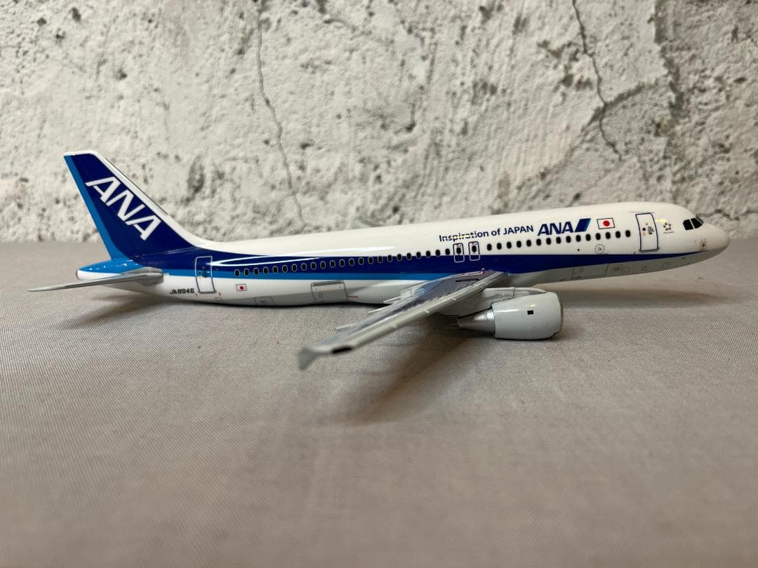 レア ANA 全日空商事 / AIRBUS A320 JA8946 1:144