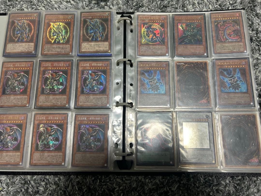 遊戯王　青眼の白龍　ブラックマジシャン　等ファイルセット　完全引退品