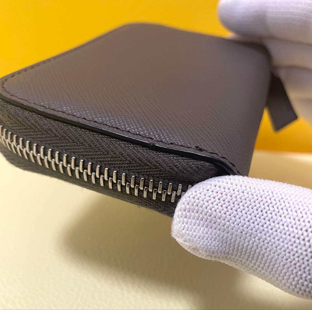 【美品】PRADA レザーケース 2MM003(定価96800円)