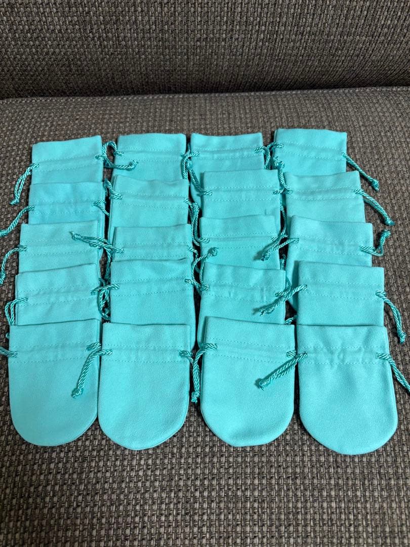 国内現行品 美品ティファニー巾着袋（7x9cm)20枚セット