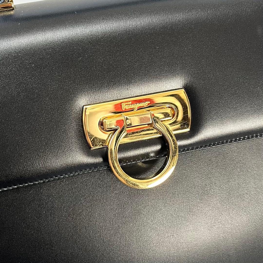 フェラガモ　2way　ガンチーニ　ハンドバッグ　レザー　黒　ブラック　フォーマル