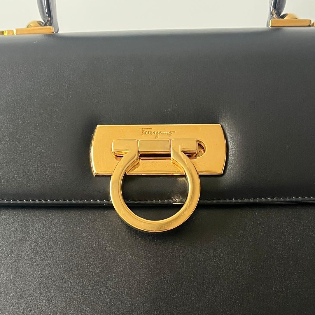 フェラガモ　2way　ガンチーニ　ハンドバッグ　レザー　黒　ブラック　フォーマル