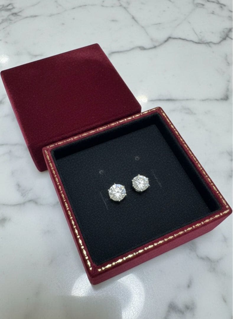 新品訳あり　Au750刻印 ピアス キャッチなし／イタリア購入／石種不明 新品訳あり Au750刻印 ピアス キャッチなし／イタリア購入／石種不明