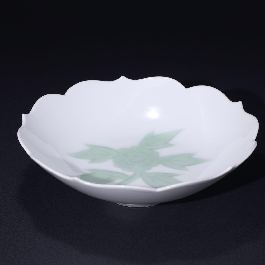 人間国宝 井上萬二 白磁緑釉牡丹彫文 鉢 菓子器 共箱