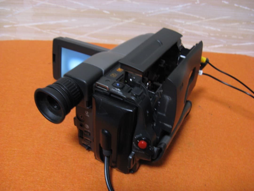 動作OK❗️☆SONYの液晶8ミリビデオカメラ・CCD-TRV513