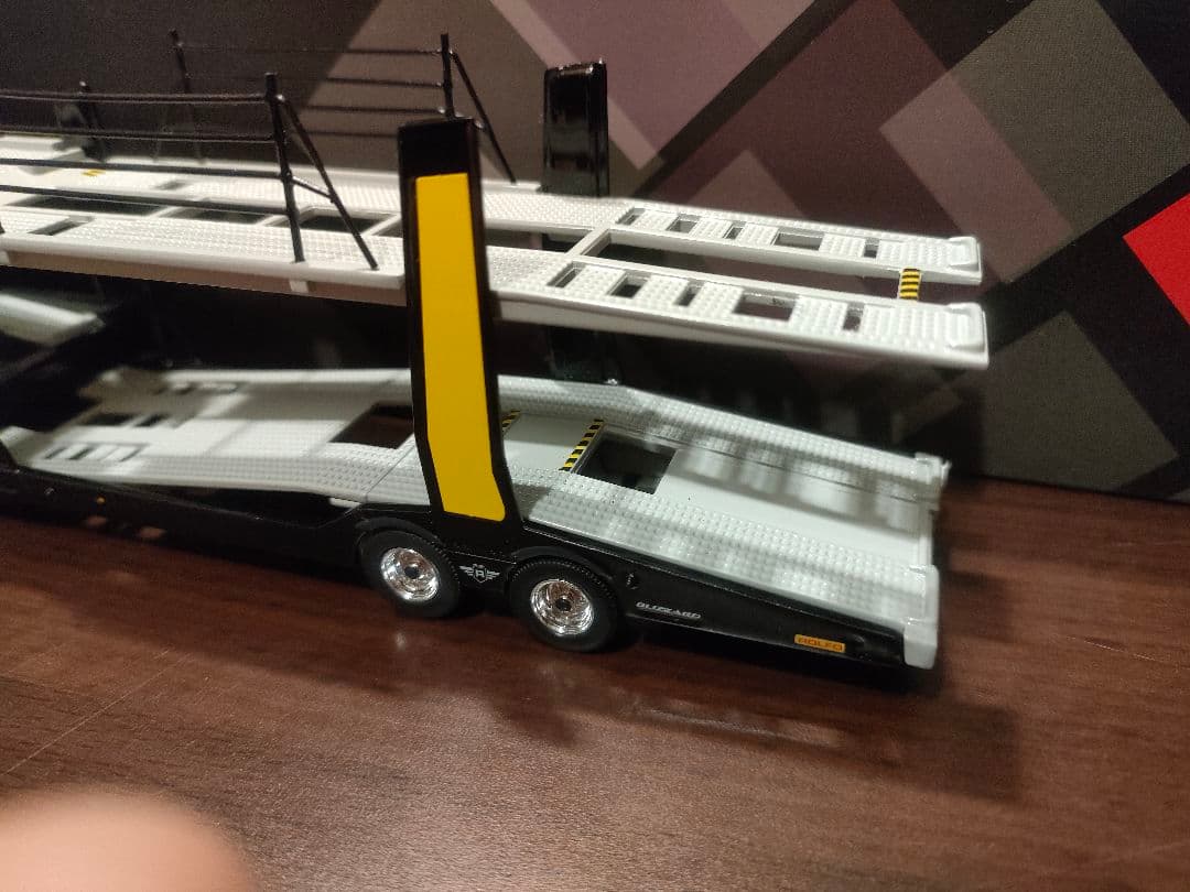 MINIGT Mercedes-Benz アクトロス 黄色 右ハンドル 1/64