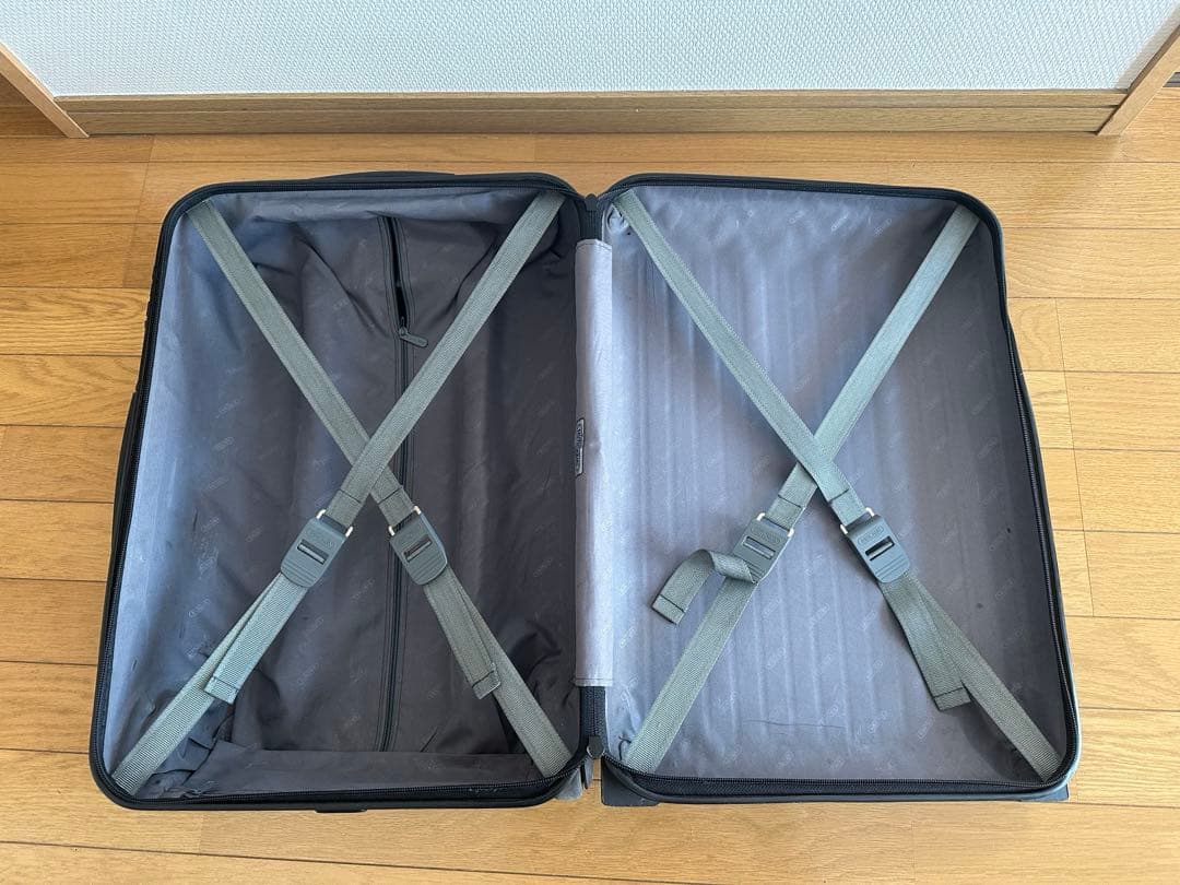 リモワ希少2輪機内持ち込みマットブラック難あり