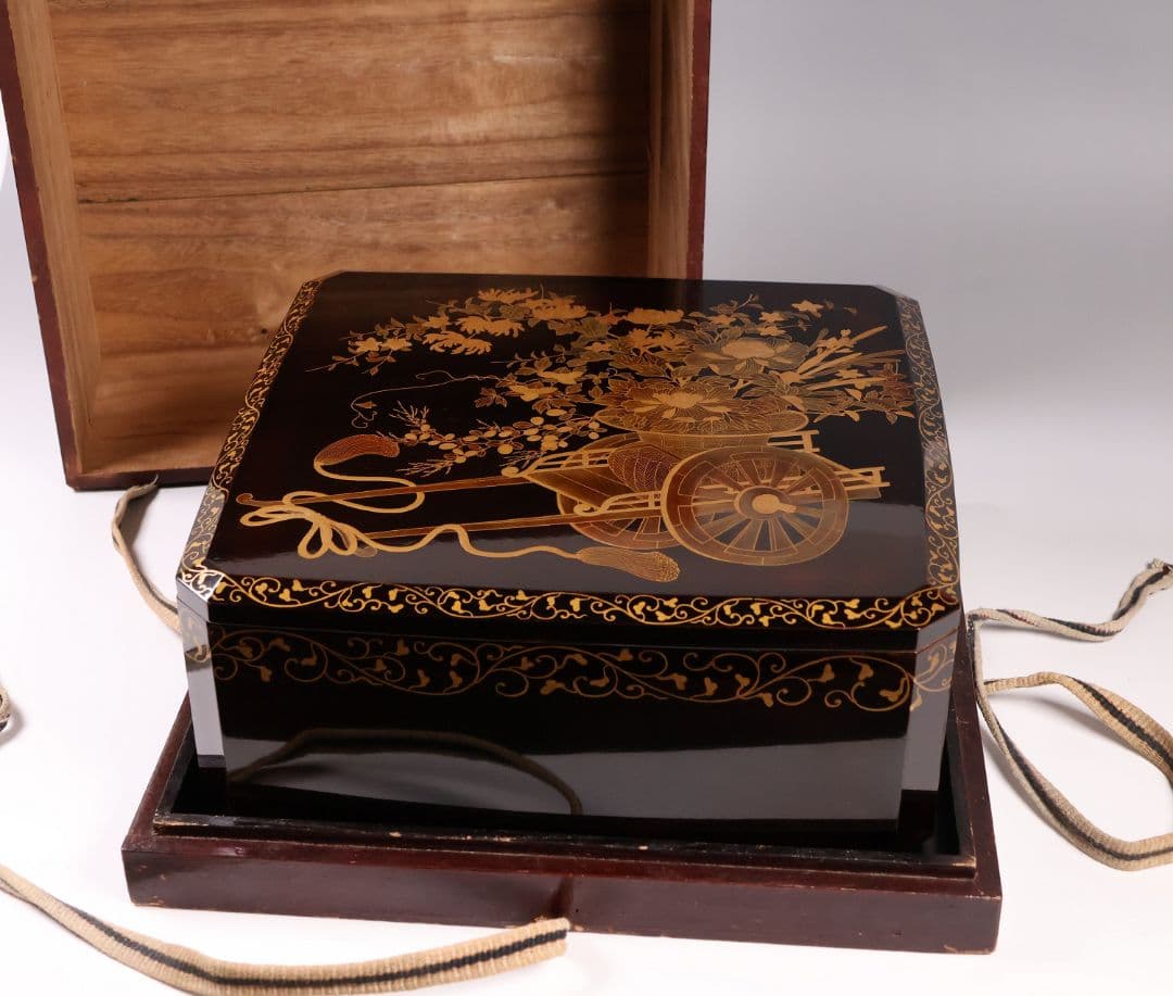 MA699】加賀蒔絵 饅羹重 内梨地 花車 金蒔絵 木製漆器 饅頭箱 菓子