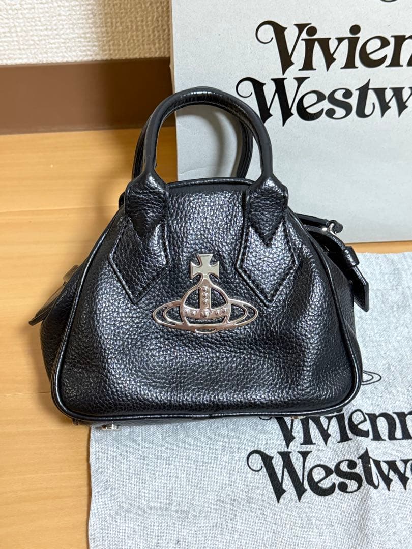 ？？ Vivienne Westwood