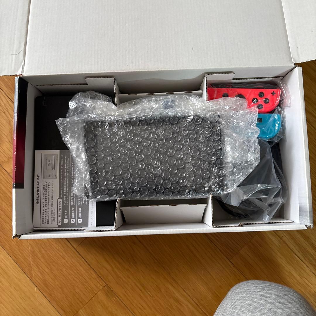 N*E様 Nintendo Switch ネオンブルー/ネオンレッド 本体