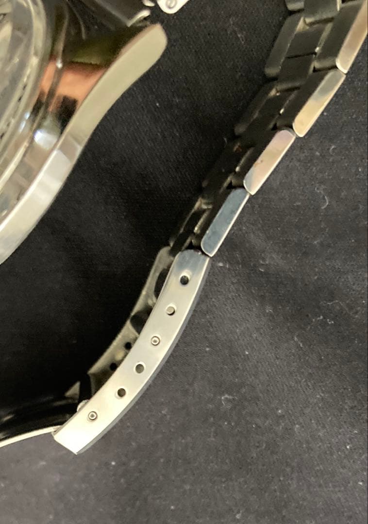 セイコー5 23石変わり文字盤　特徴的なラグ形状