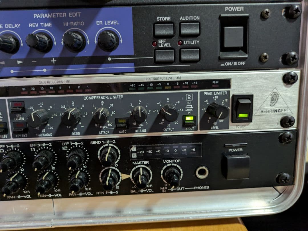 ラック　エフェクター　REV500 、MDX2000、ETA、M-120、SKB