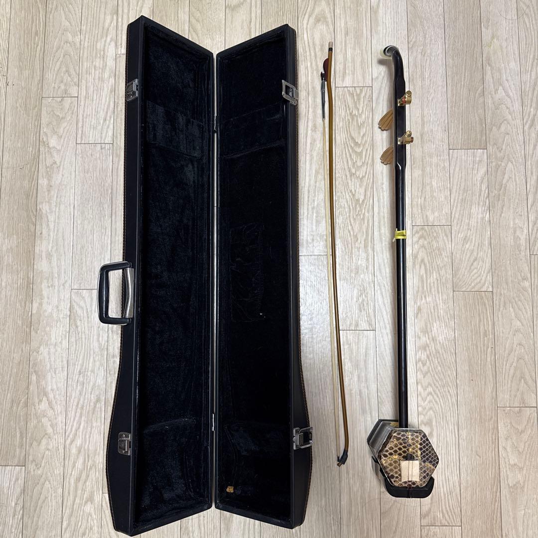 二胡 敦煌牌 上海民族楽器 弦、松脂、ハードケース付 二胡 敦煌牌 上海民族楽器 弦、松脂、ハードケース付二胡 敦煌牌 上海民族