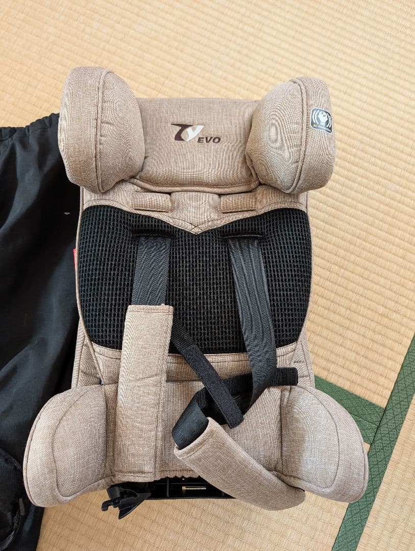 日本育児 トラベルベスト EVO チャイルドシート サンドベージュ 収納