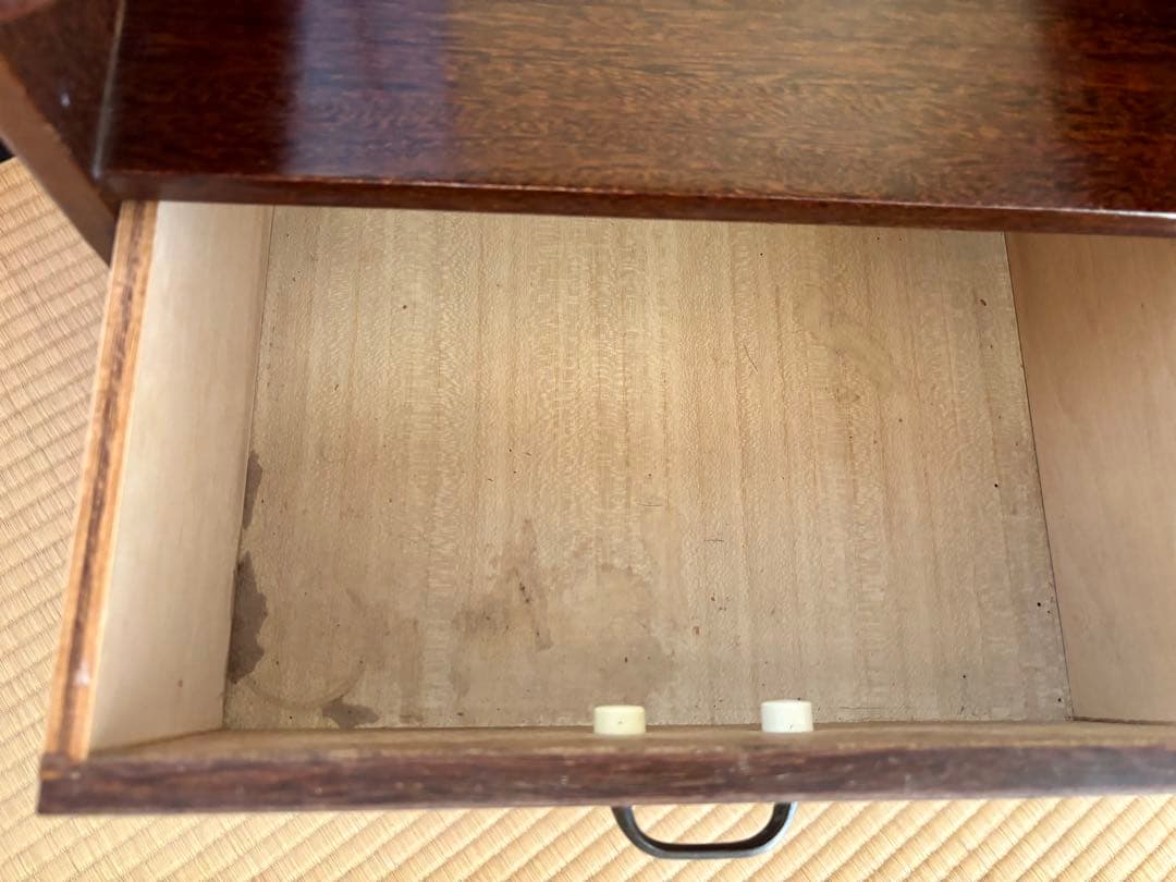 和レトロな鏡台。姿見型で、着物の着付けにも。 着物の着付けに