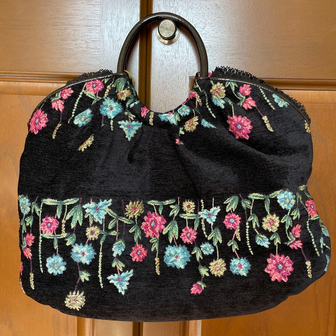 マ*ん様 Think Beet 刺繍ハンドバッグ 黒