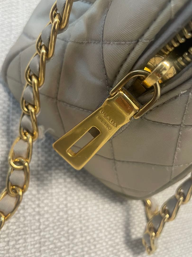 PRADA グレー ショルダーバッグ