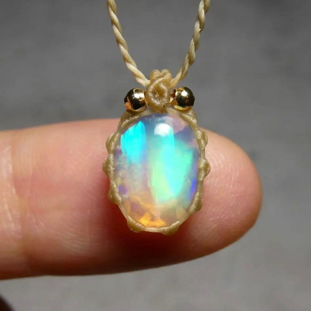 宝石質オパール・ペリドットのマクラメネックレス - メルカリ