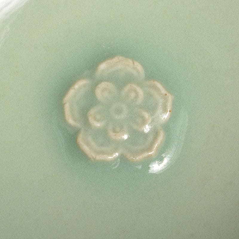 中国 龍泉窯 粉青磁 花刻 茶碗 M R6128