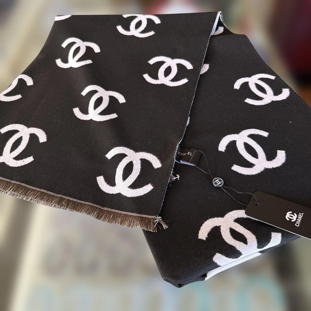 ノベルティCHANELリバーシブルストール ロゴマフラー ブラック