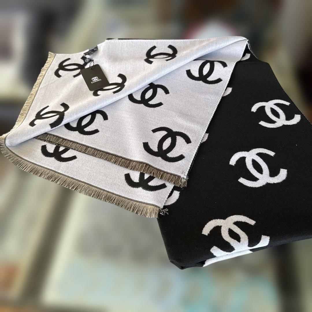 ノベルティCHANELリバーシブルストール ロゴマフラー ブラック