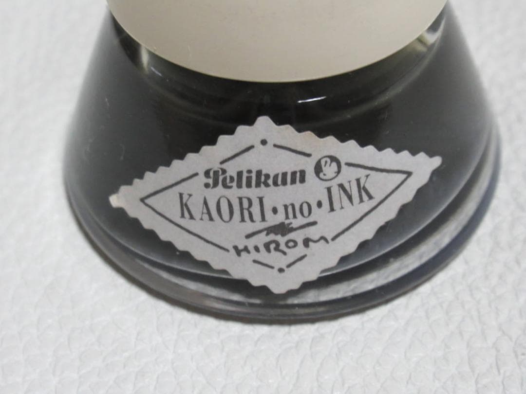 極希少非売品1980年代後半◇ペリカン KAORI 三角形 インク瓶 高さ6cm