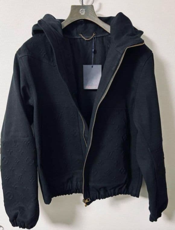 限定　ルイヴィトン　デニムジャケット　フーディパーカー 限定 ルイヴィトン デニムジャケット フーディパーカー