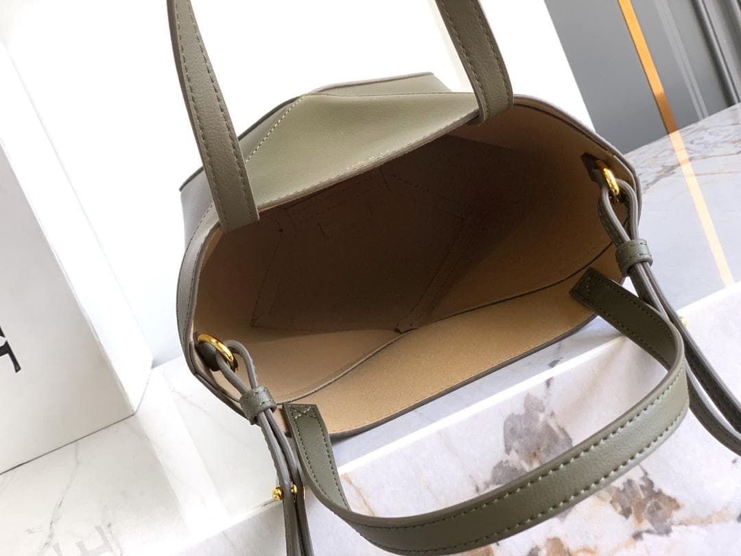 可愛い　トートバッグ　グリーン