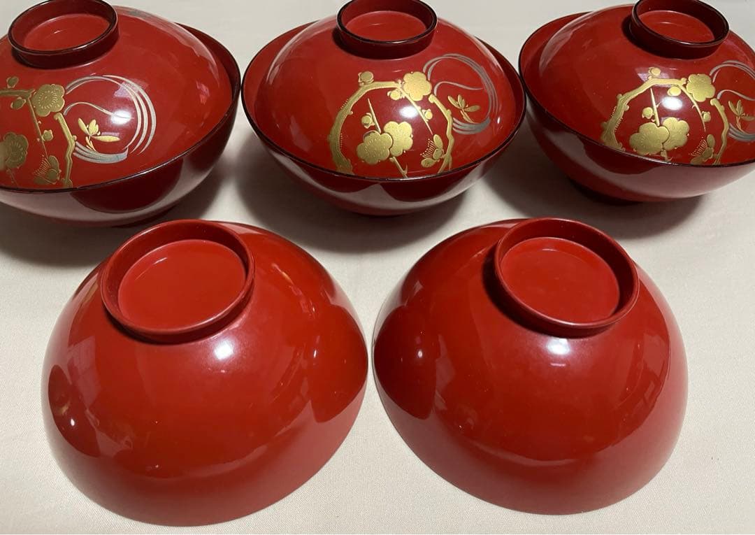 赤い漆器 蓋付き椀 5個セット 鶴金彩模様の赤漆器蓋付き