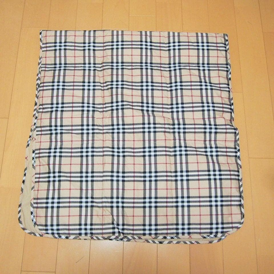 Burberry バーバリー 羽毛ひざ掛け 肩当て兼用 150cm×70cm - メルカリ