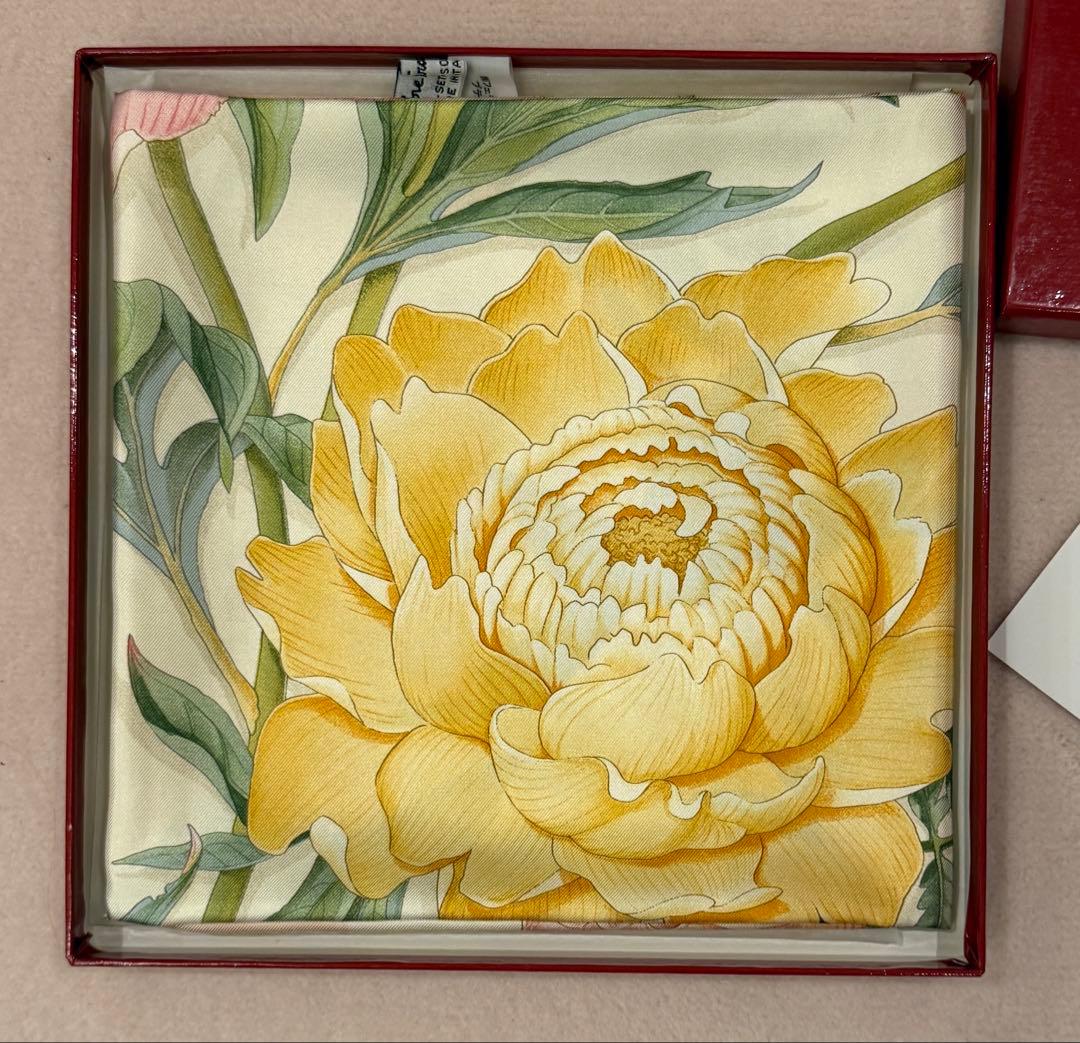 新品未使用】Salvatore Ferragamo 花柄シルクスカーフ