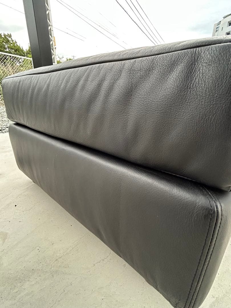 HUKLA フクラ　オットマン　レザー　ソファー 本革