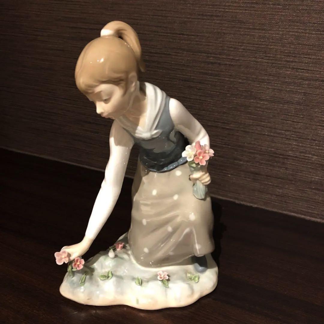 正規品・難あり・リヤドロ・LLADRO絶版No.31 花を摘む少女 - メルカリ