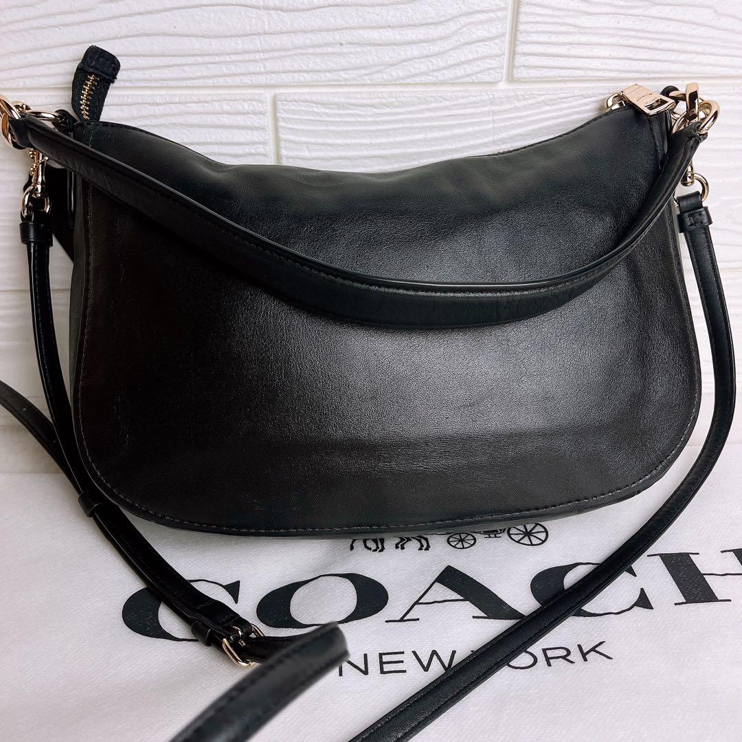 極美品☆COACHコーチ 2wayショルダーバッグ ブラック ハーフムーン