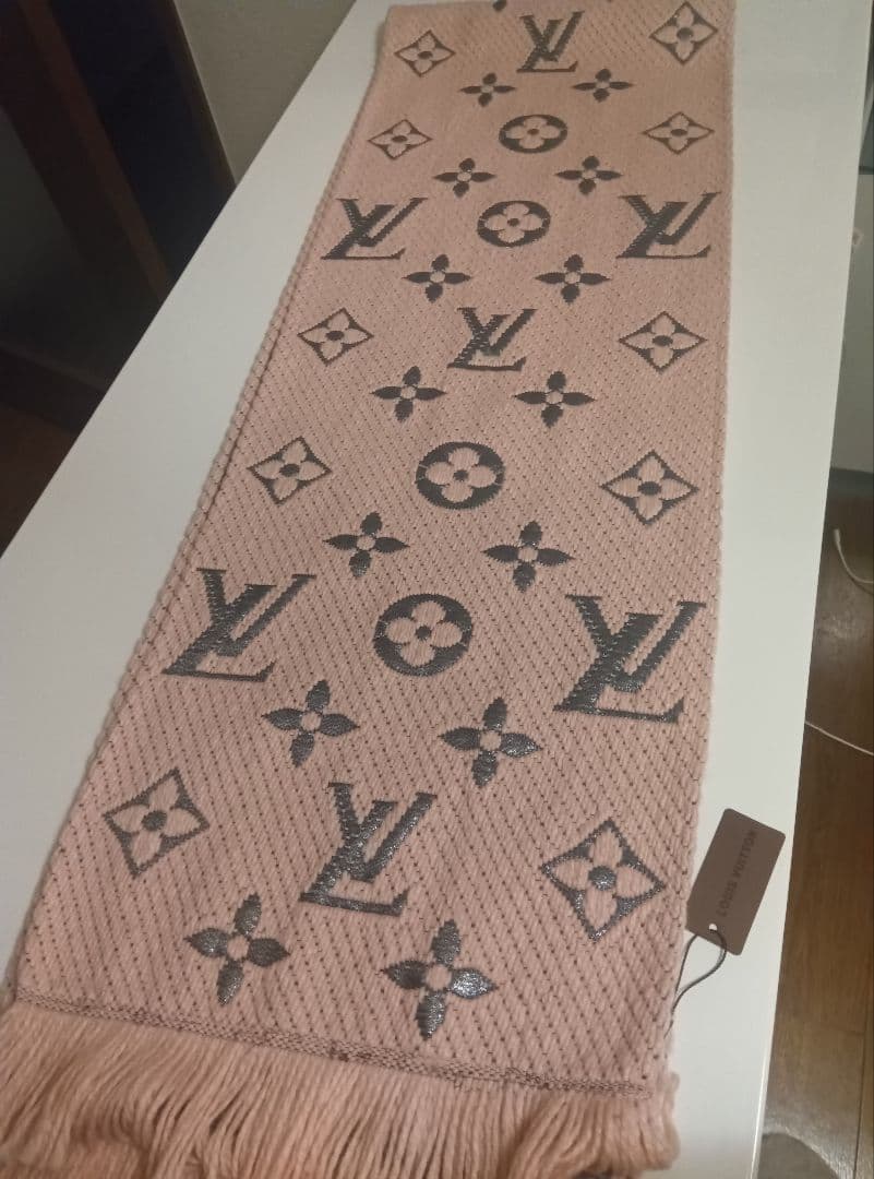 Louisvuitton リバーシブル マフラー ピンク ダークグレー Louisvuitton リバーシブル マフラー ピンク ダークグレー GGロゴ