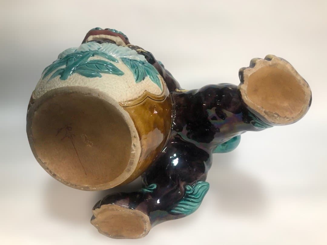 九谷焼 色絵玉乗り獅子 糠川清章造 縁起物置物 欅台付 魔除