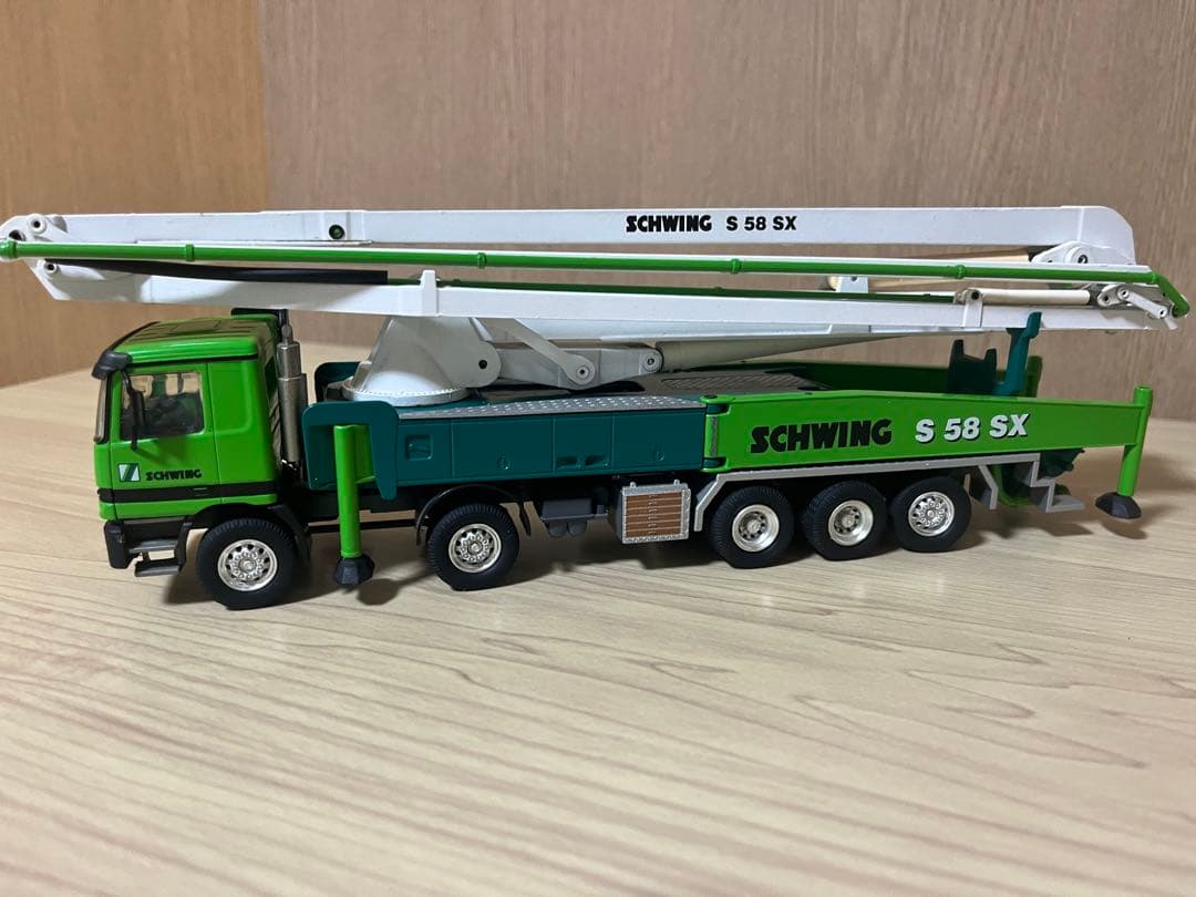 コンラッド SCHWING ポンプ車 1/50 ミニチュア おまけ付き