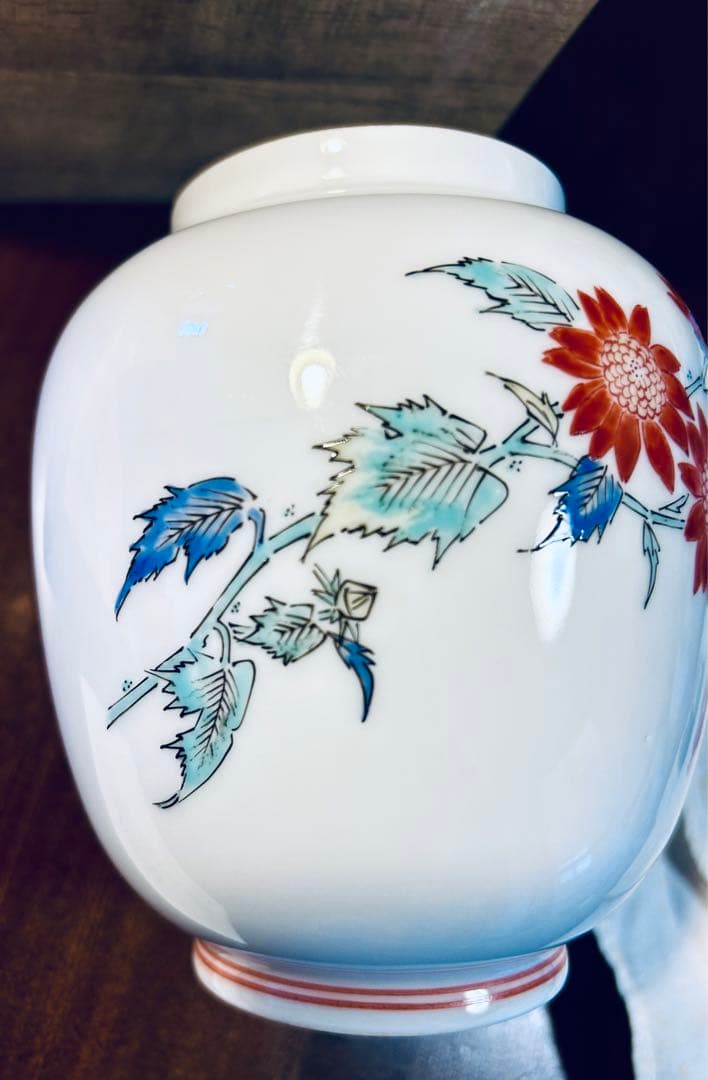 人間国宝　十三代　酒井田柿右衛門　濁手錦花　花瓶　共箱付き