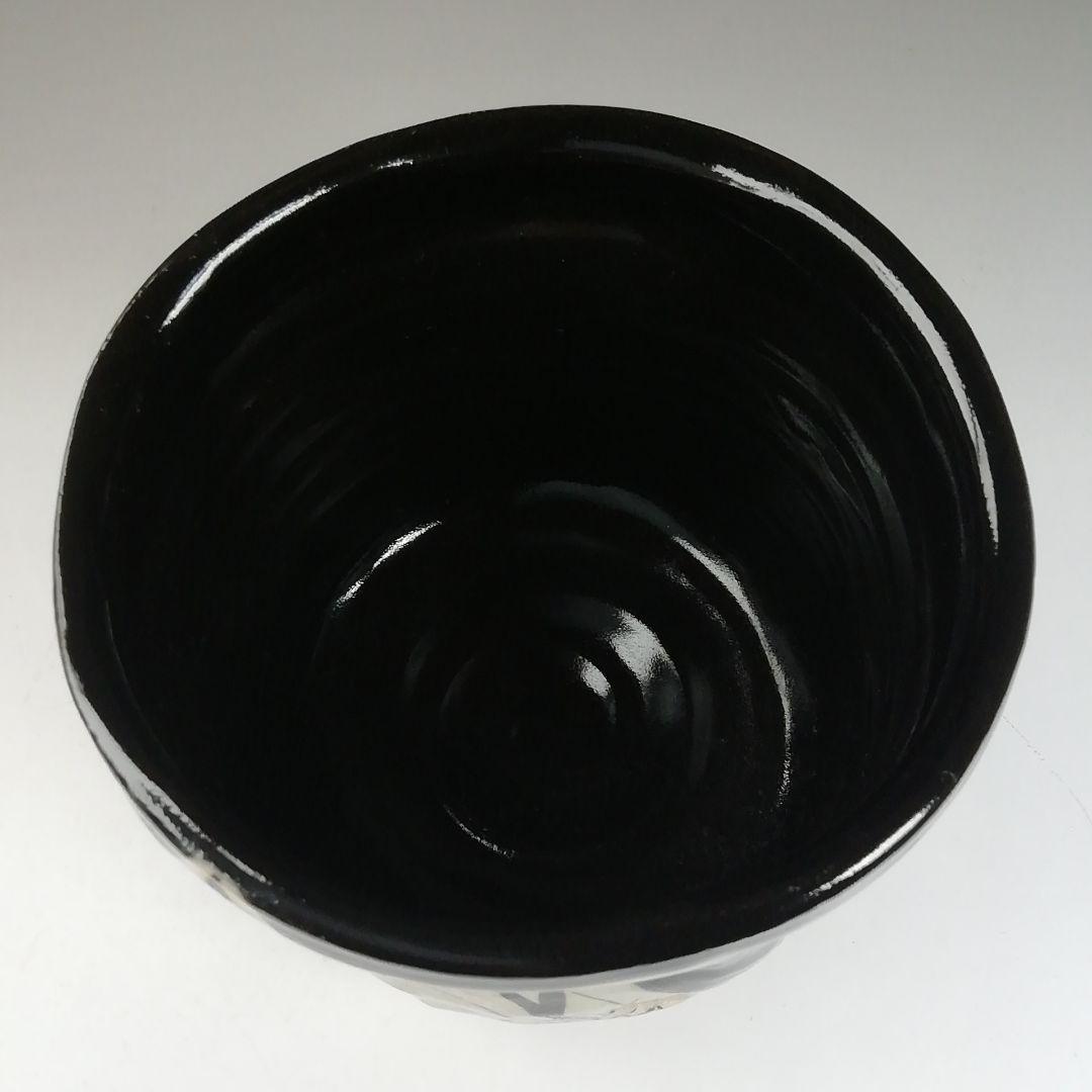 W21 茶碗 『黒織部 筒茶碗』『萌黄窯 遠山美恵子 作』 共箱 抹茶碗