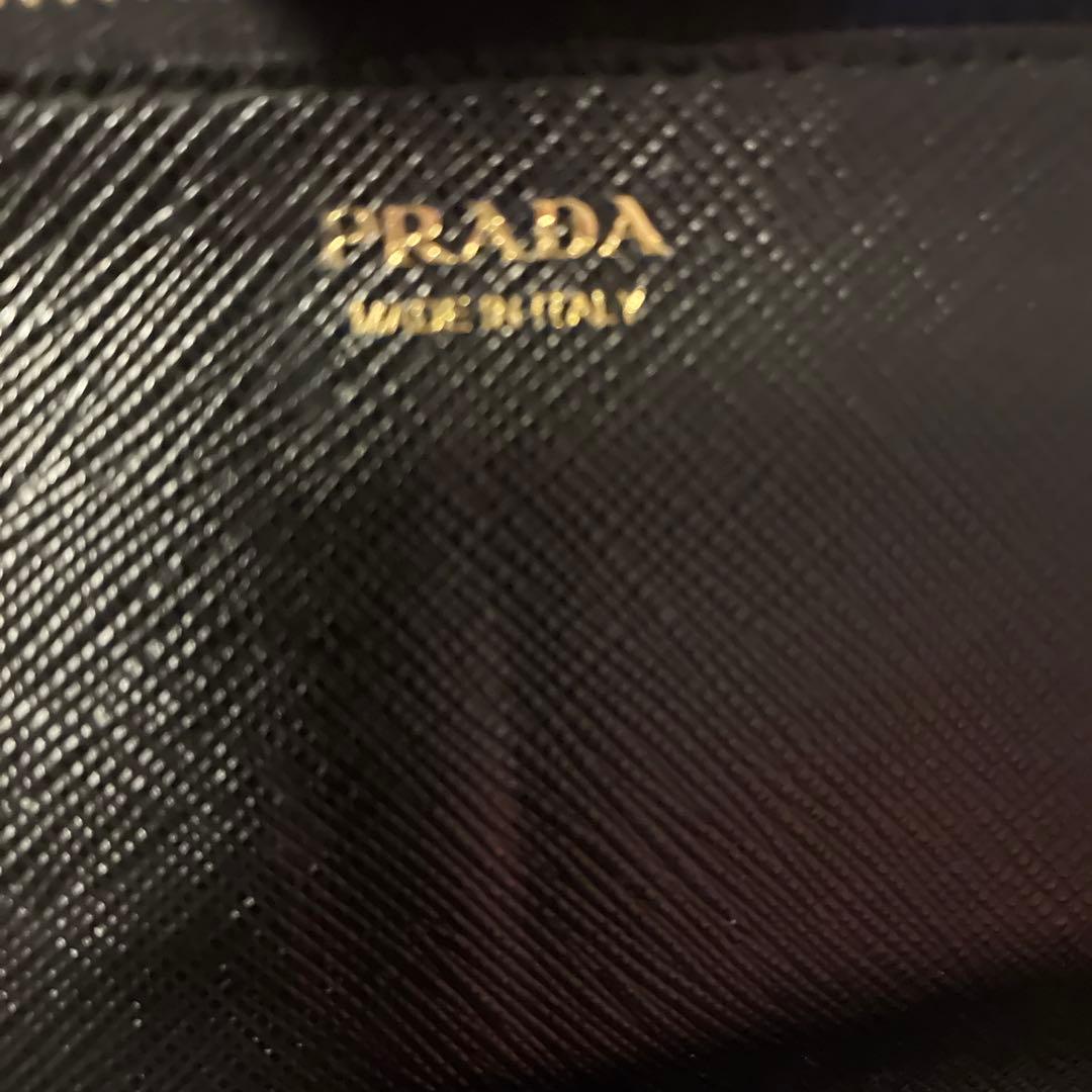 PRADAフラップサフィアーノレザーロゴ金具ブラック