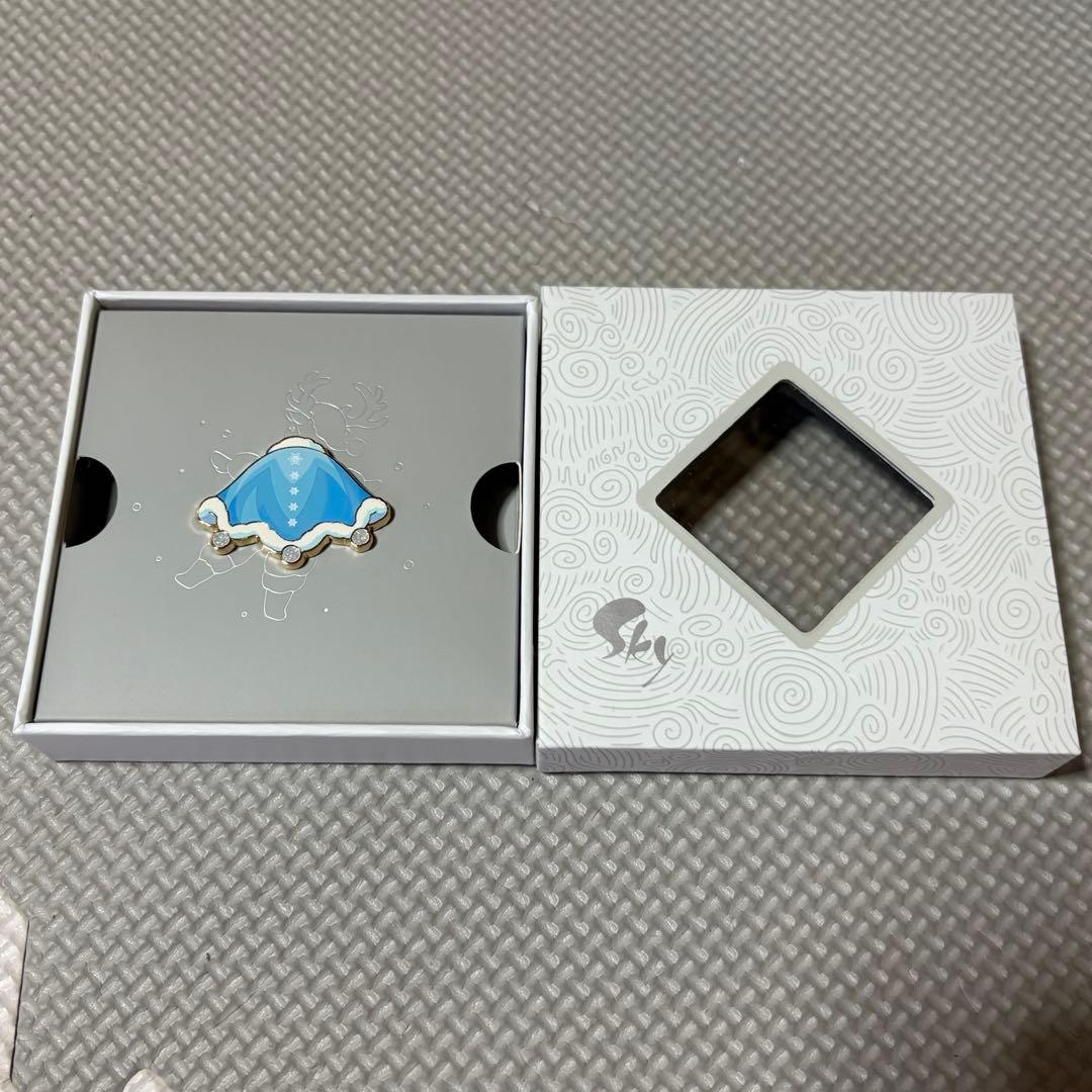Sky星を紡ぐ子供たち 聖なる雪花ケープ ピンバッチ - メルカリ