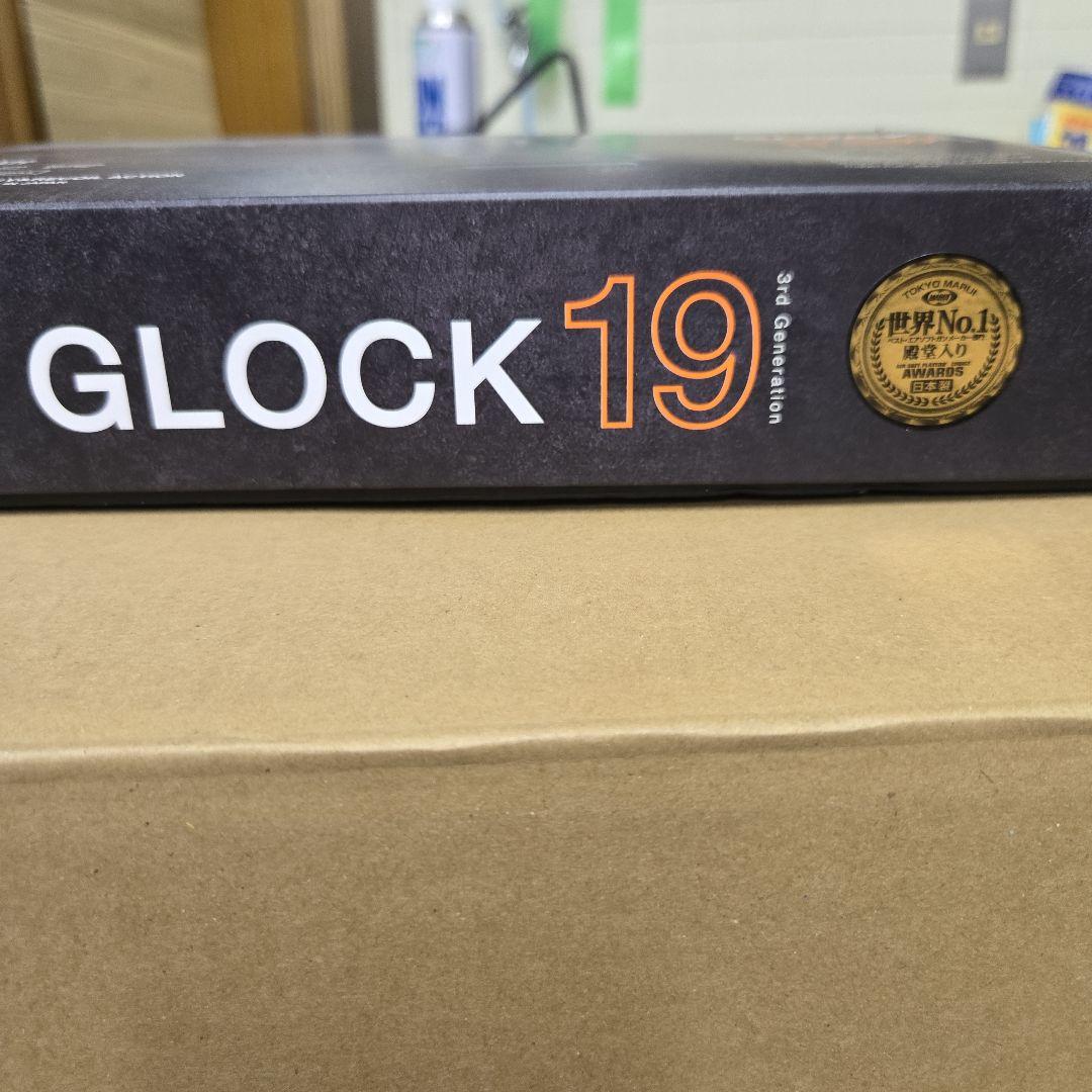 東京マルイ　ガスガンGLOCK19 3rd Generation　マガジン2個付
