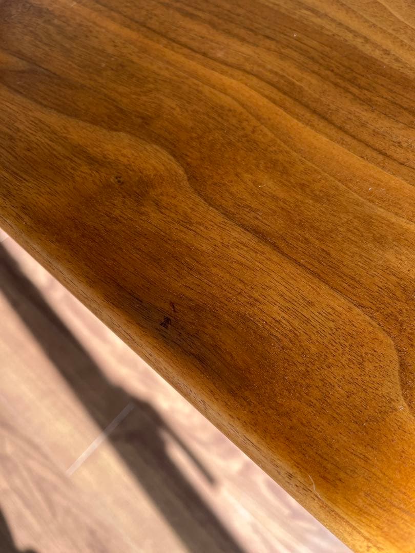 ACTUS ウォールナット無垢材のダイニングテーブル